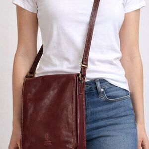 Vera Pelle Rustic Italian Leather Chic Crossbody Bag 8 x 10 Burgundy Patina